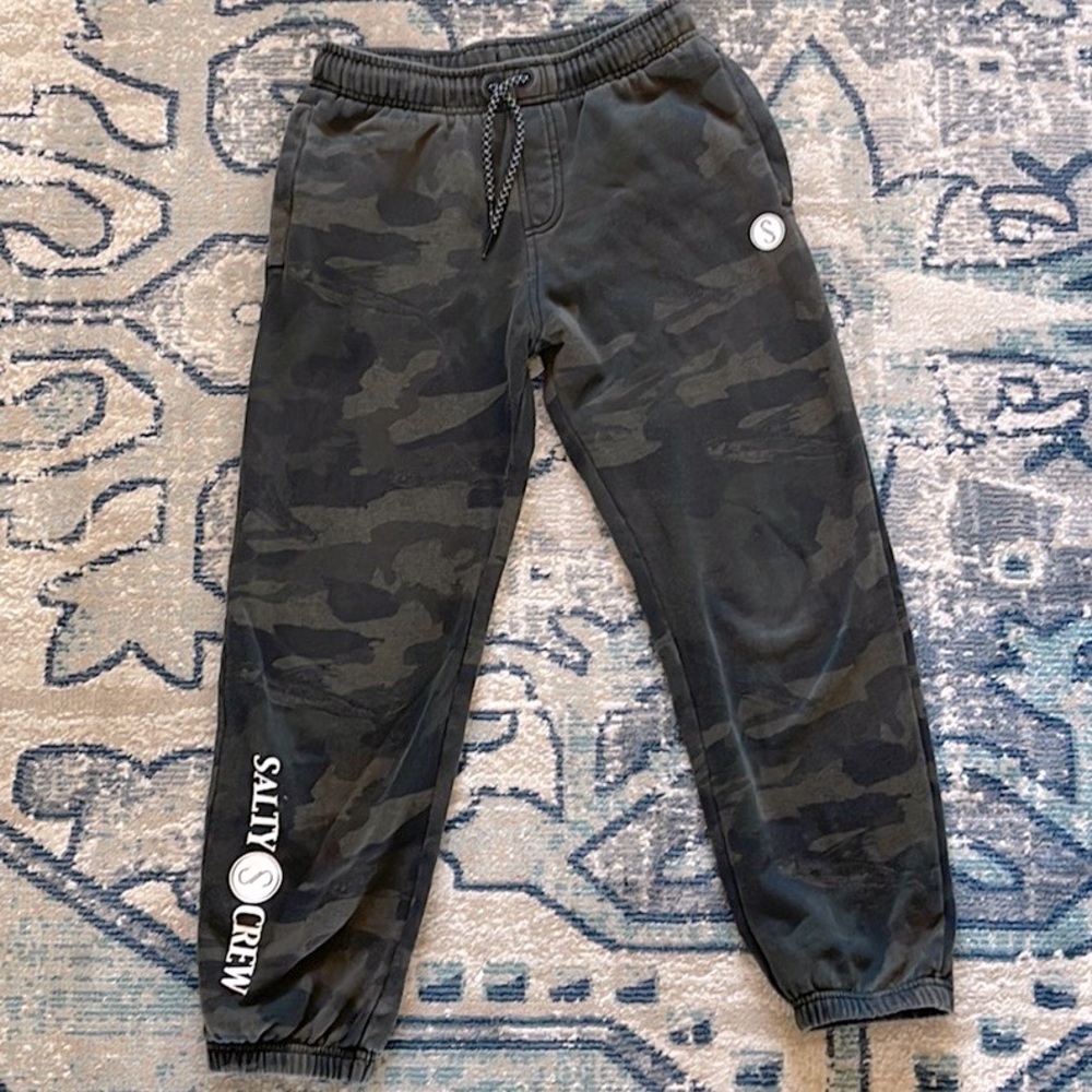 Salty Crew camouflage jr kids size large sweatpants